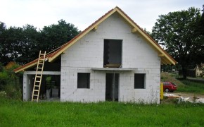 Zateplení a stavba vazníkové střechy rodinného domu v Městečku – rok 2015